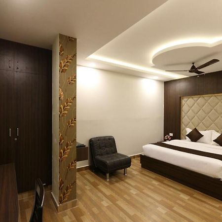 Hotel Rich Inn Csennai Kültér fotó