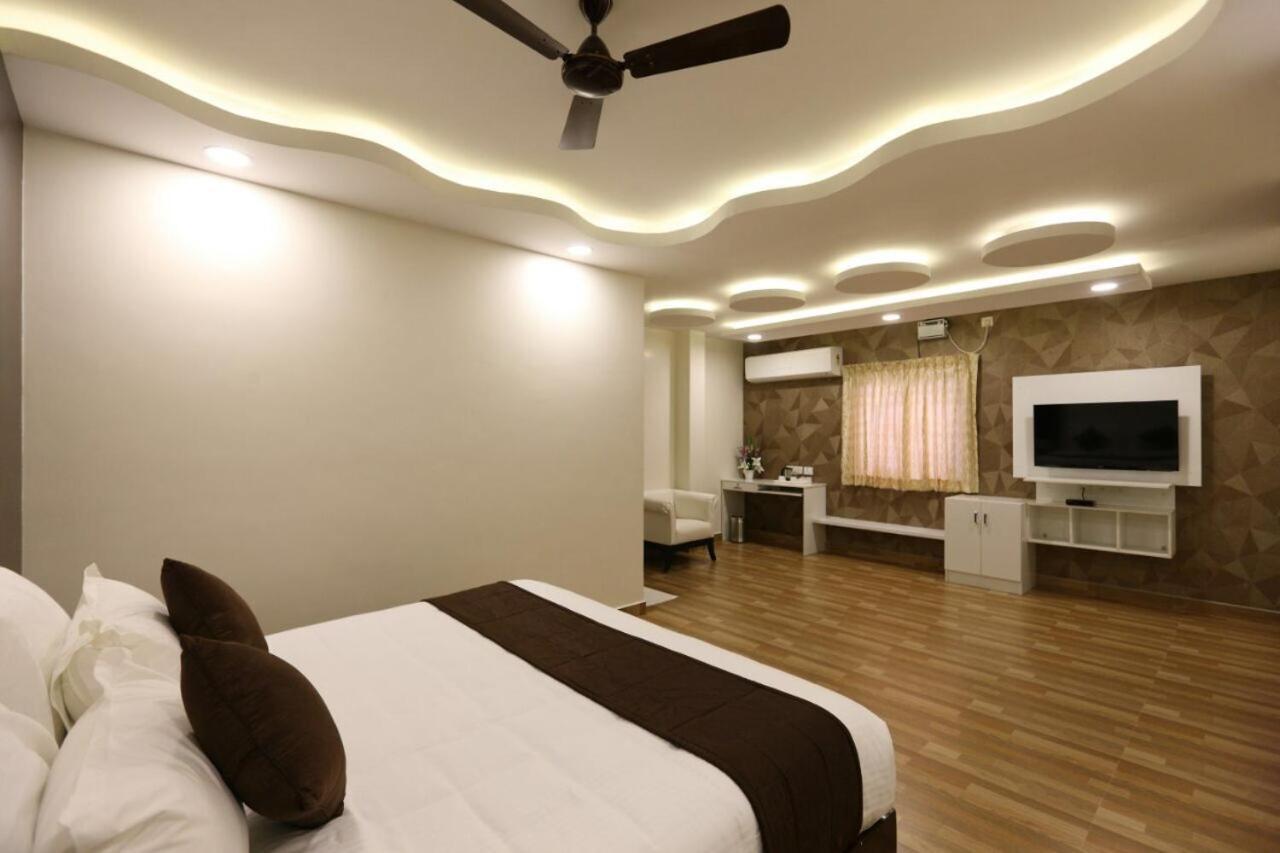 Hotel Rich Inn Csennai Kültér fotó