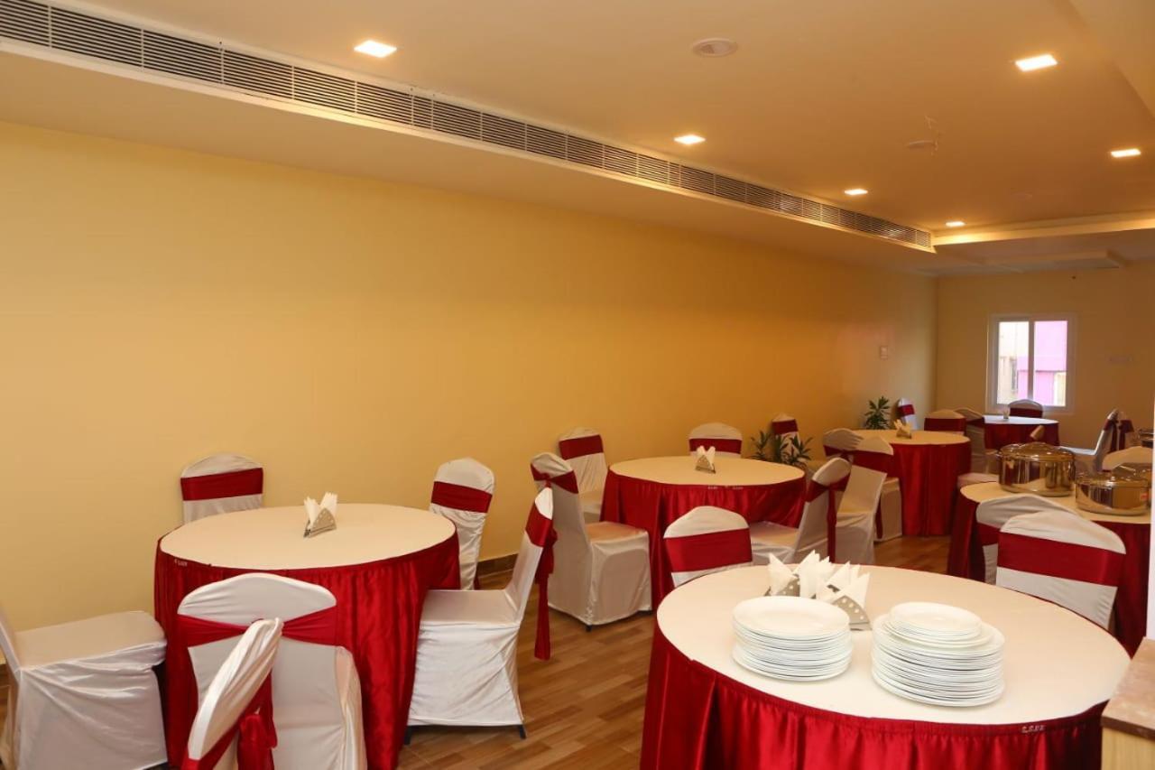 Hotel Rich Inn Csennai Kültér fotó