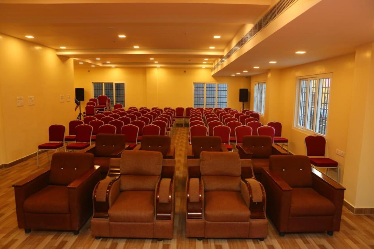 Hotel Rich Inn Csennai Kültér fotó