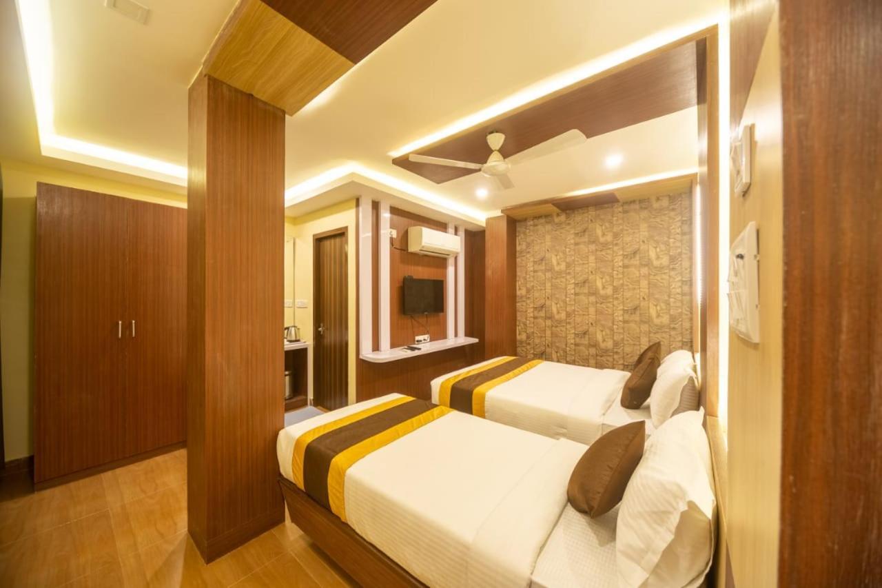 Hotel Rich Inn Csennai Kültér fotó
