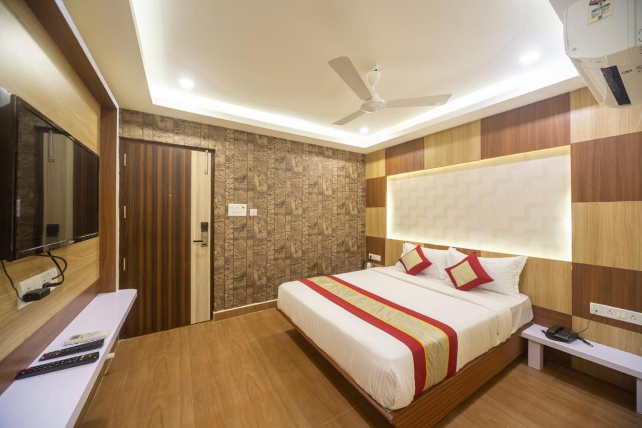 Hotel Rich Inn Csennai Kültér fotó