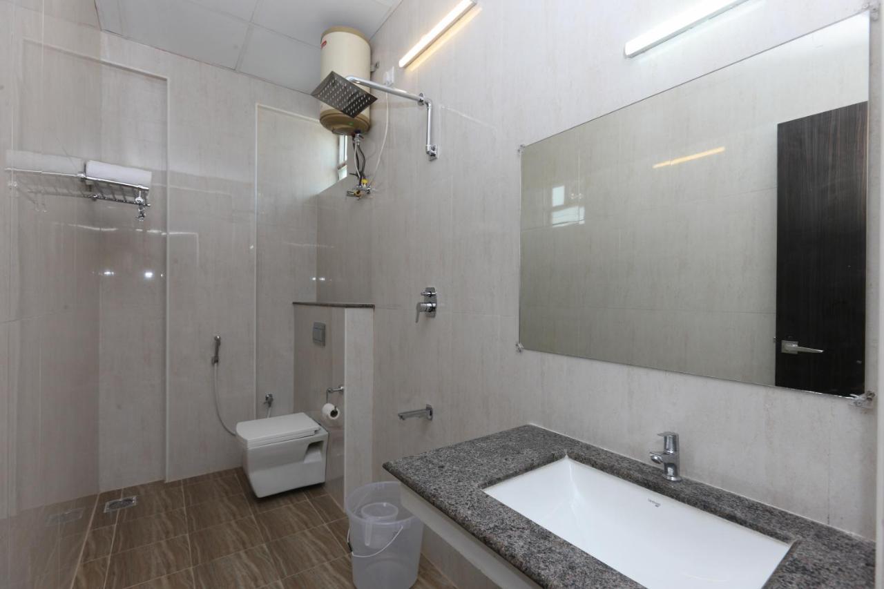 Hotel Rich Inn Csennai Kültér fotó