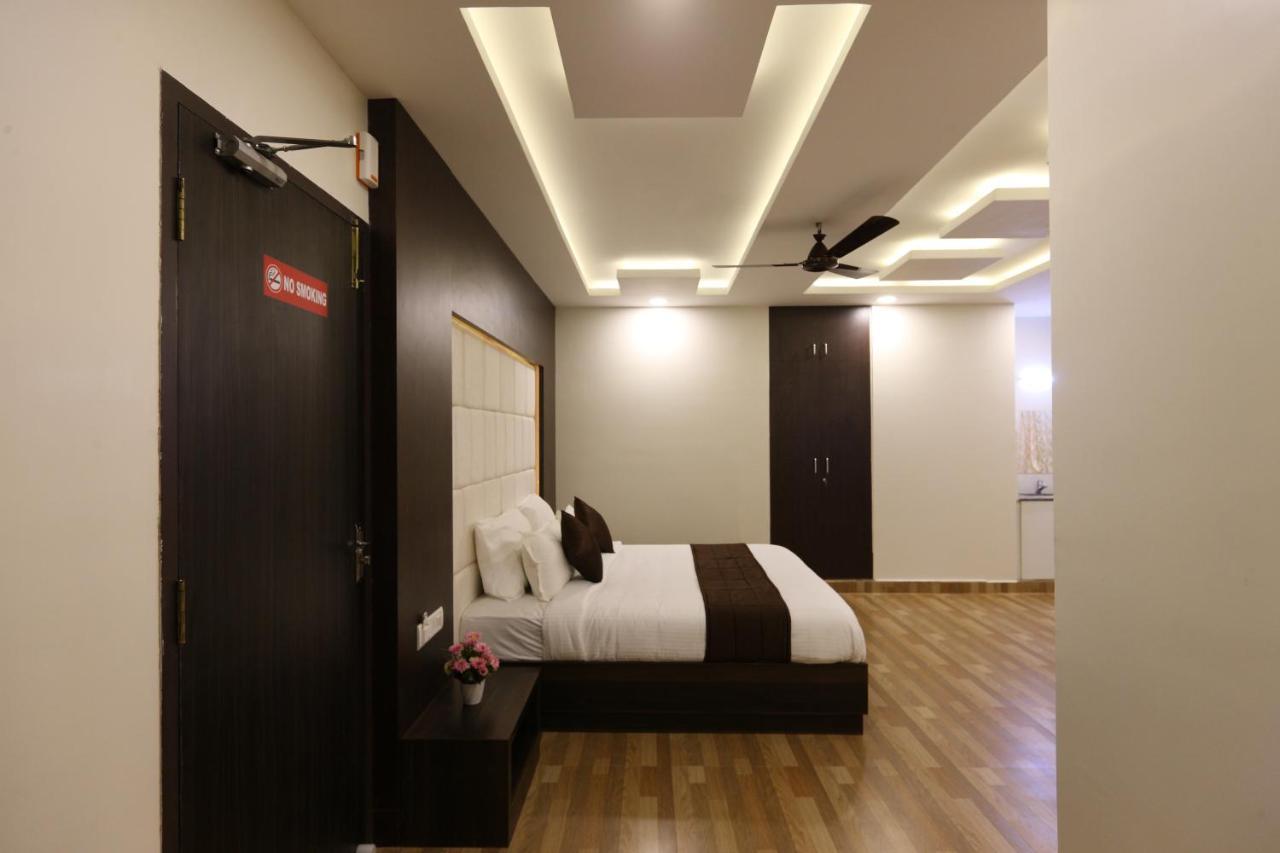 Hotel Rich Inn Csennai Kültér fotó