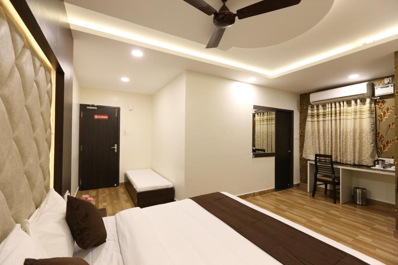 Hotel Rich Inn Csennai Kültér fotó